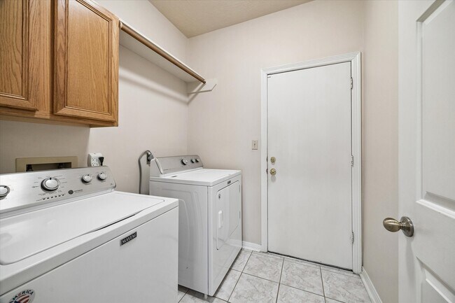 Building Photo - 806 Charles Pl