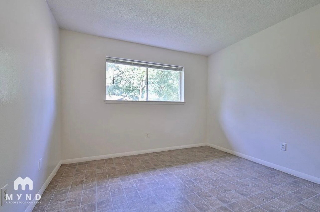 Bedroom - 712 Meadowglen Dr