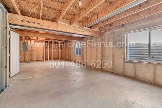 Building Photo - This property offers a NO DEPOSIT option available wit Obligo!