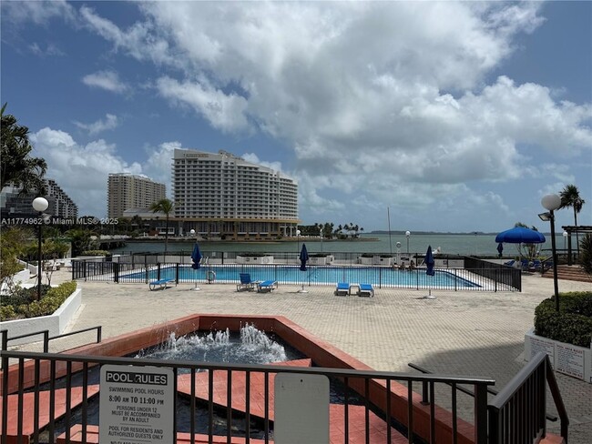 Building Photo - 801 Brickell Bay Dr
