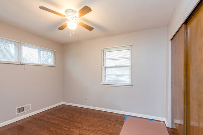 Building Photo - 922 Landon Ave