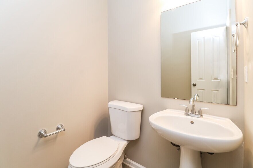 Building Photo - 1317 Bray Dr