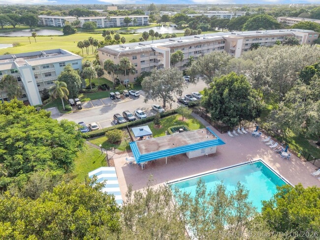 Building Photo - 3003 Portofino Isle