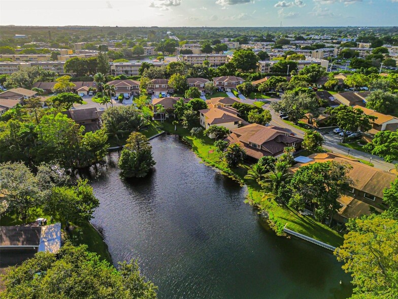 Building Photo - 6094 Live Oak Ct