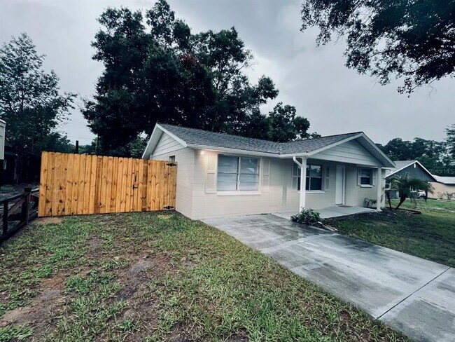 Building Photo - 5323 Satsuma Dr