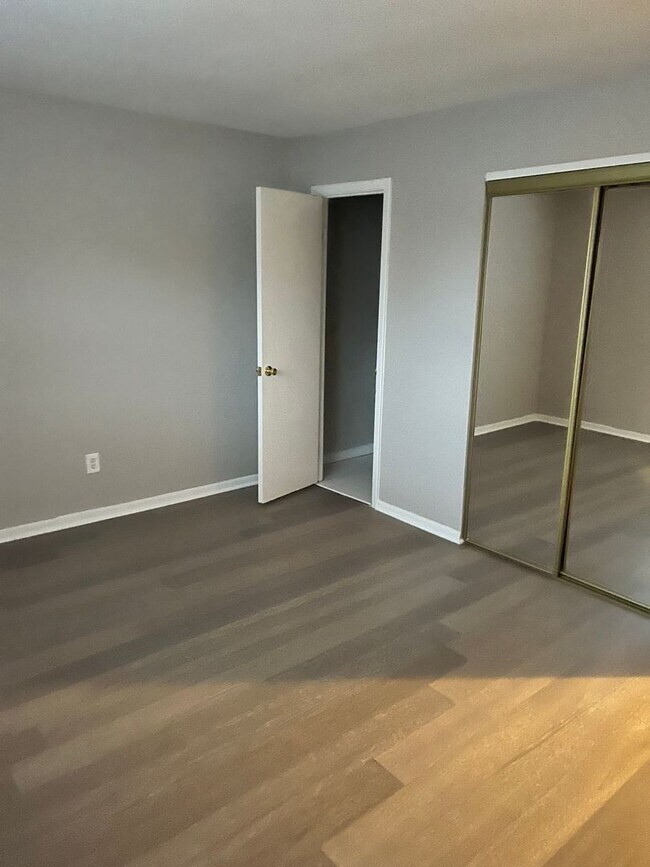 Building Photo - Two bedroom apartment in Northeast Baltimo...