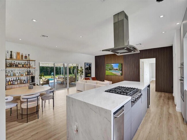 Building Photo - 5705 SW 60th Ave