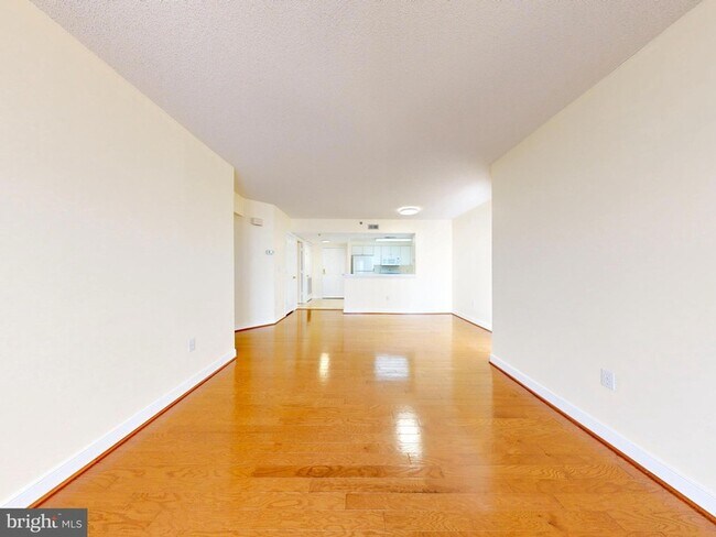 Building Photo - 1045 N Utah St