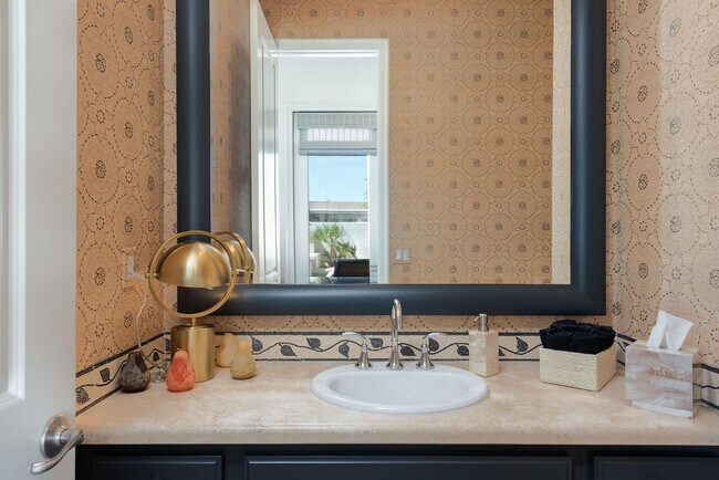 Building Photo - 1615 Savvy Ct
