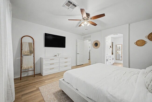 Building Photo - 15923 W Marconi Ave