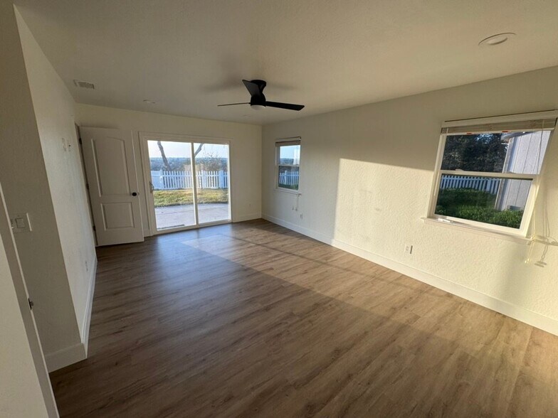 Building Photo - 3217 Sugarloaf Mountain Rd