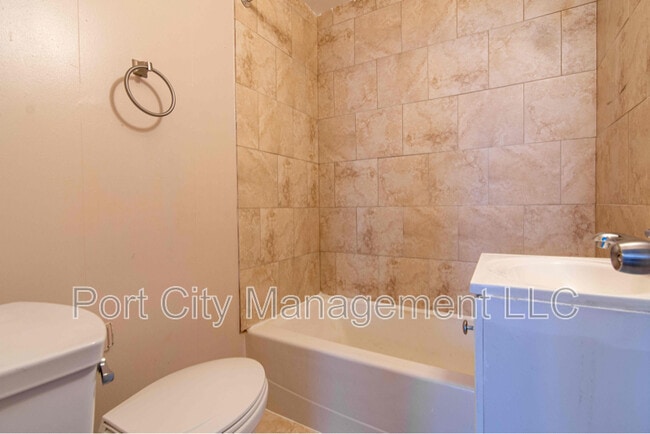 Building Photo - 5 S Wickham Rd