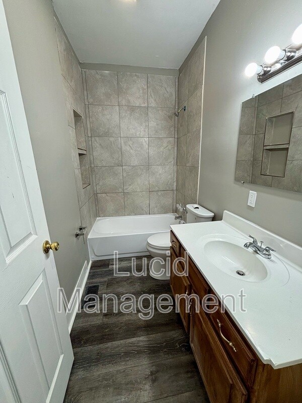 Building Photo - 1214 Dresden Ave