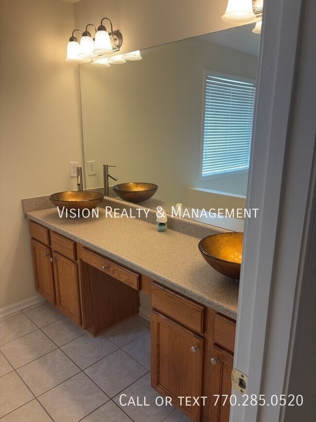 Building Photo - 2443 Tolliver Dr
