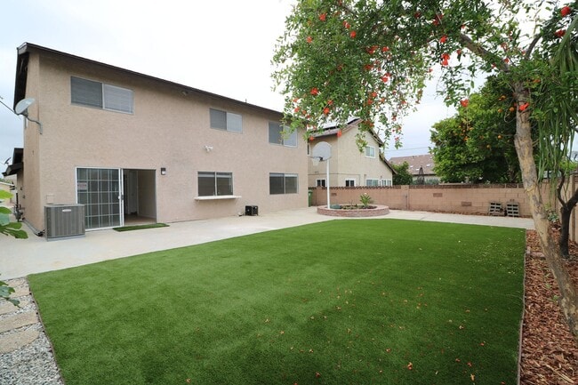 Building Photo - Two story 4/Bed, 2.5/bath  Home for Lease ...