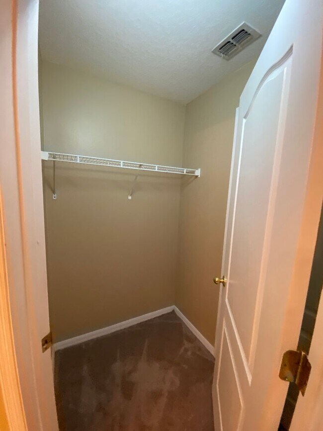 Building Photo - Pool Home for Rent