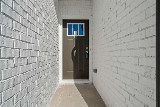 Building Photo - 61 Auburn Wds Dr