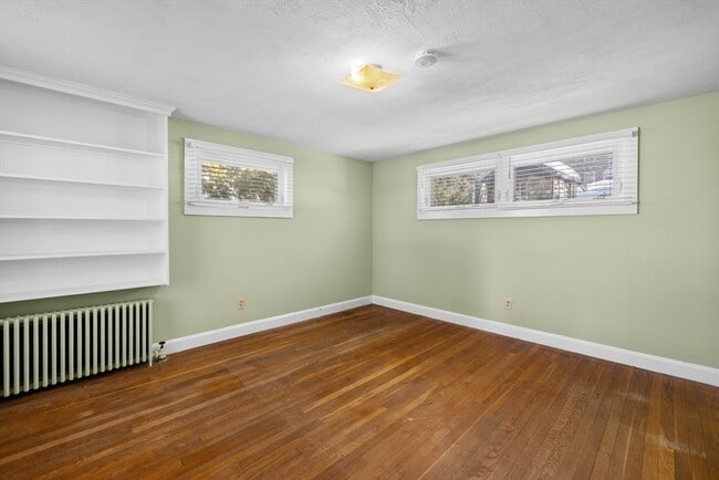 Building Photo - 33 Seagrave St