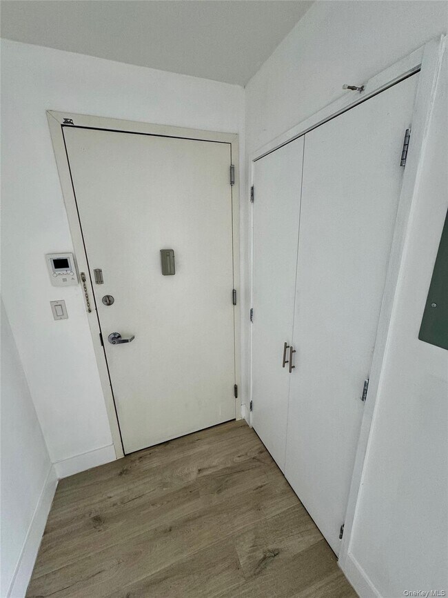 Building Photo - 84-03 Lander St