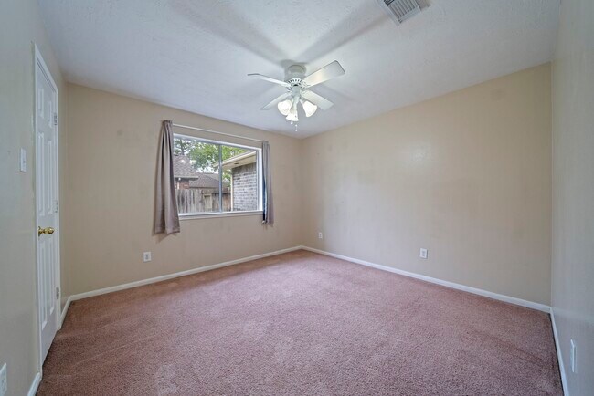 Building Photo - 7530 Alderly Dr