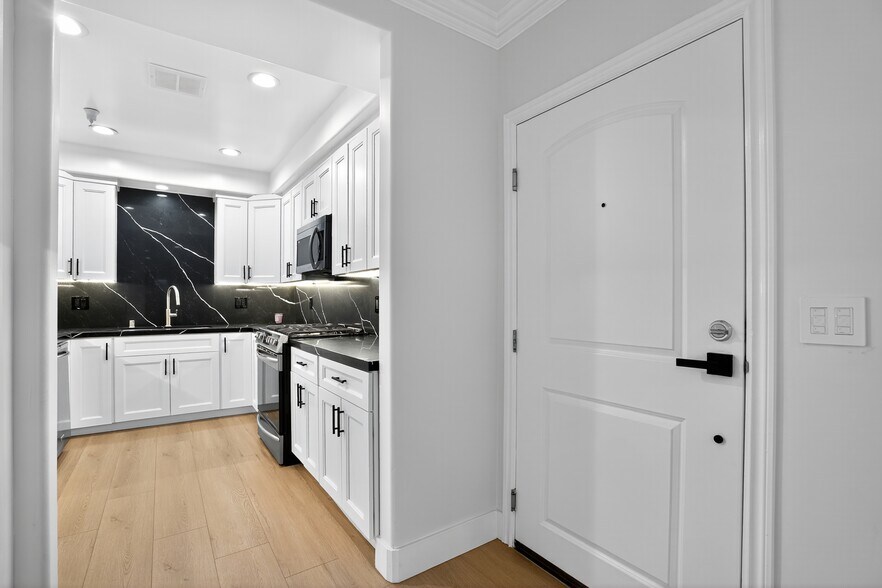 Building Photo - 8541 Alcott St