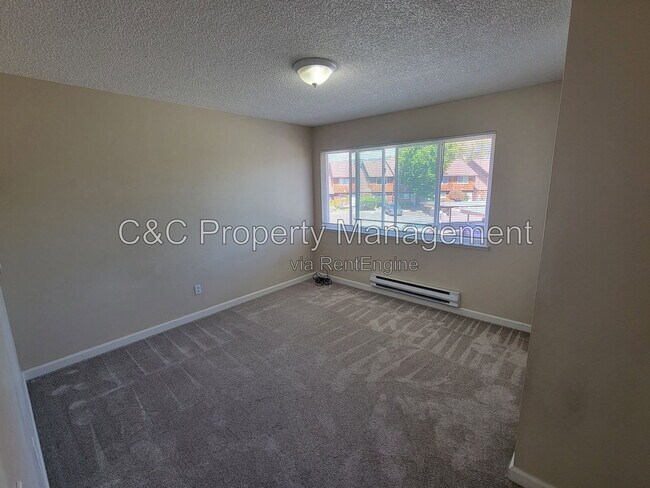 Building Photo - 1506 Parkway Dr