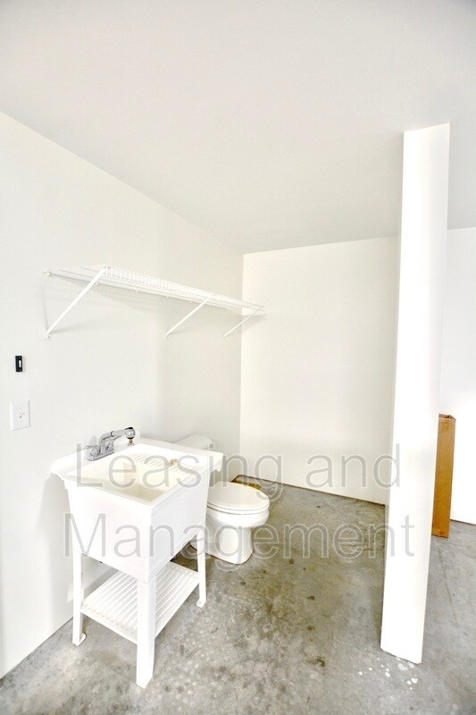 Building Photo - 1402 Hamlin Park Cir