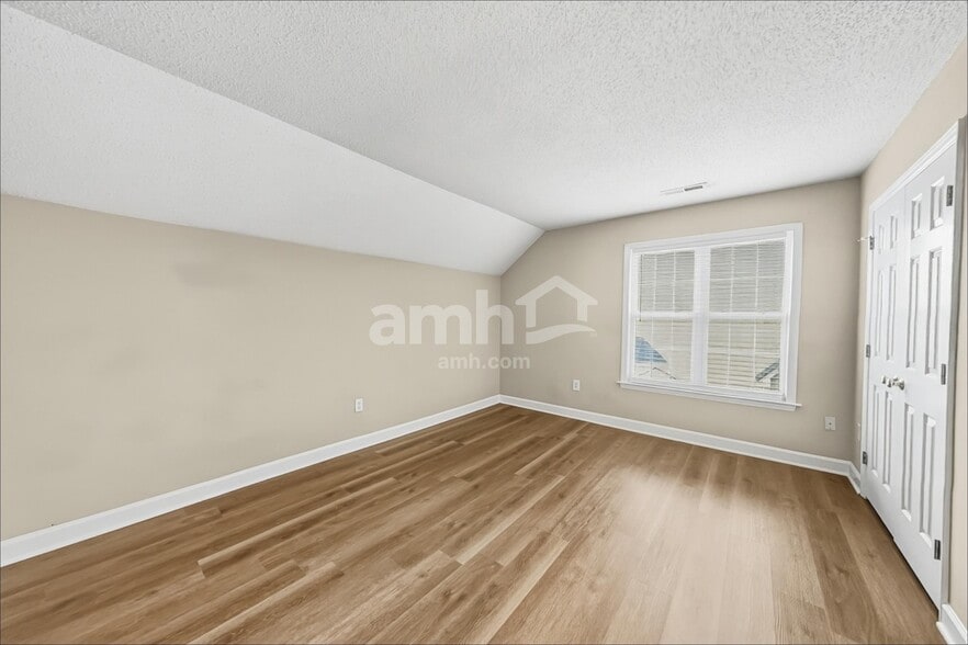 Building Photo - 4304 Southern Oak Dr