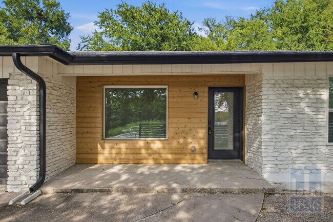 Building Photo - 2703 Burleson Rd