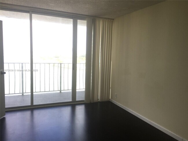 Building Photo - 7601 E Treasure Dr