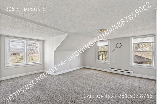 Building Photo - 205 Stimpson St