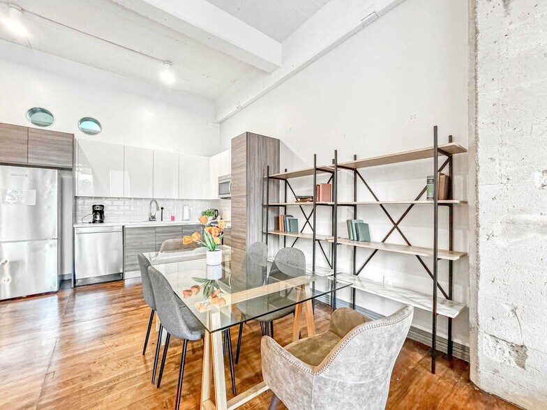 Building Photo - 408s S Ervay St
