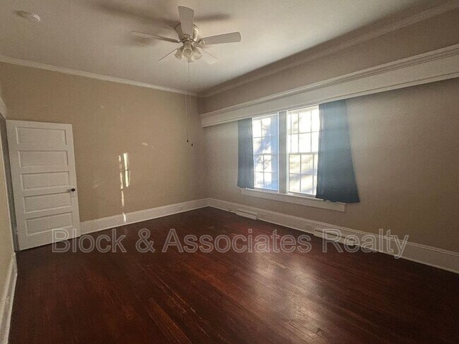 Building Photo - 1304 Bogart St