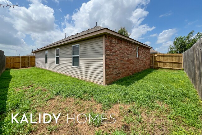 Building Photo - 6140 Cielo Terrace