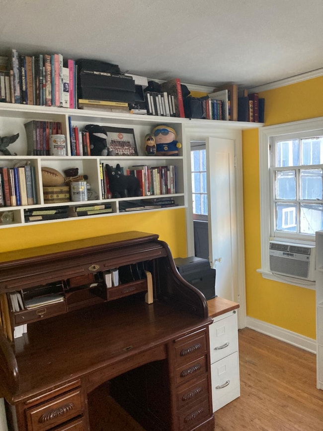 Building Photo - 1549 Rendall Pl