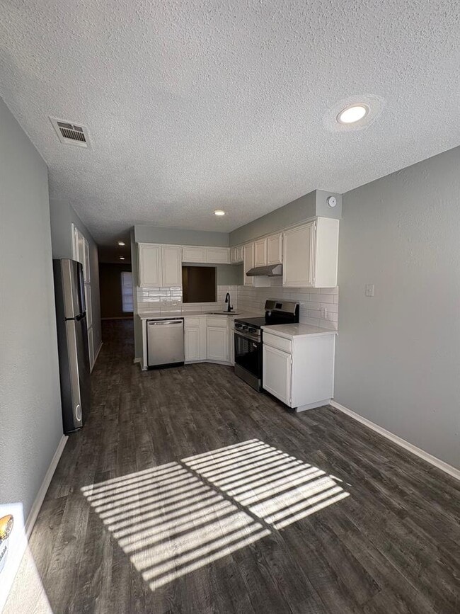 Building Photo - 317 W William Cannon Dr