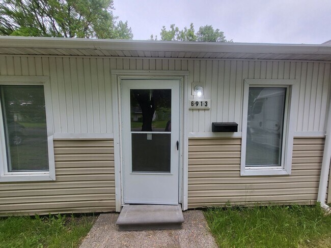 Building Photo - 3 bedroom home on Flint's North-east side