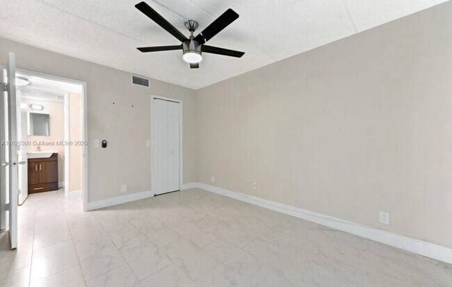 Building Photo - 100 Village Green Cir E