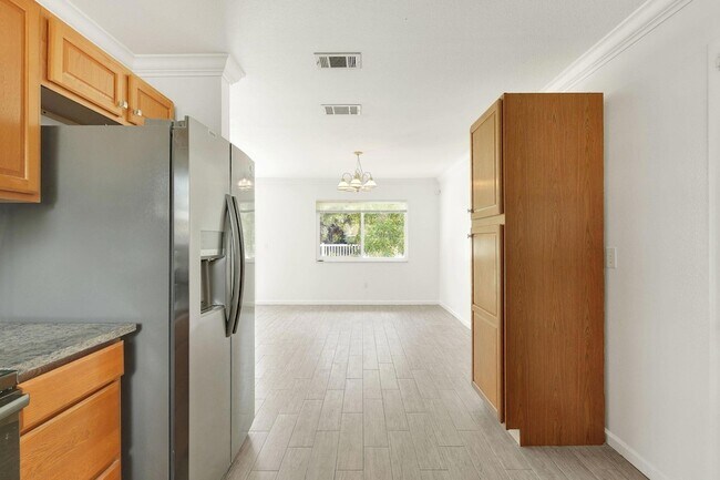 Building Photo - 1612 SE Cascella Ct