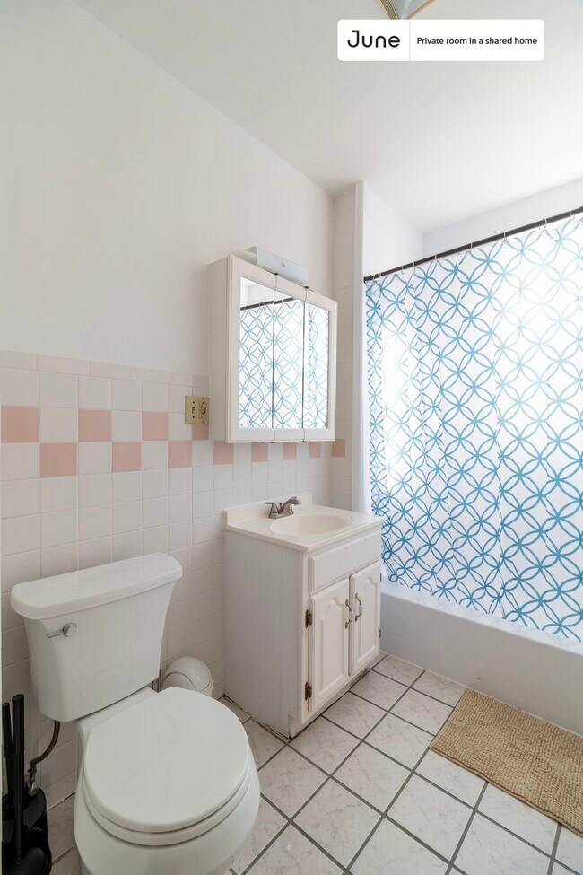 Building Photo - Room in Shared 3 bed/1 bath home