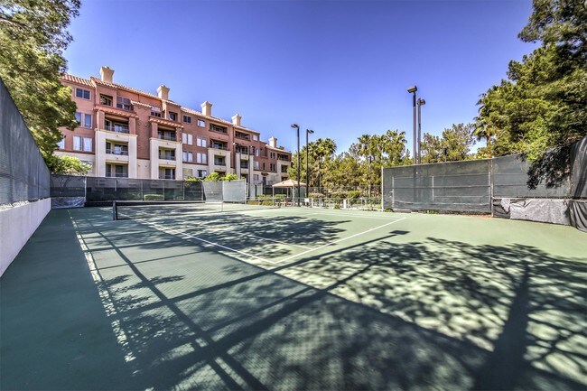 Building Photo - 220 E Flamingo Rd
