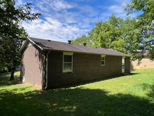 Building Photo - 202 Williams St