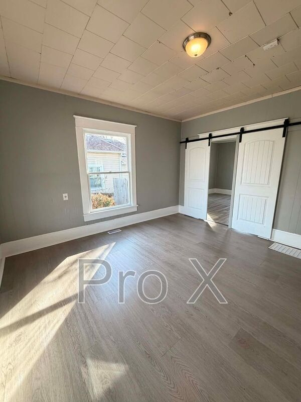 Building Photo - 2116 S Moffet Ave