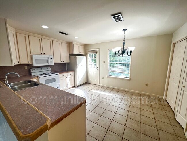 Building Photo - 4322 Chelsea Dr