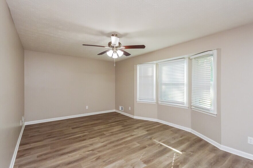 Building Photo - 661 Greenview Ave SE