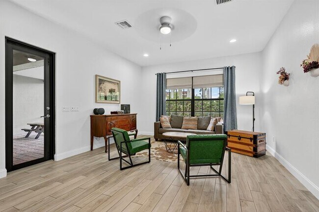 Building Photo - 8971 Edgewater Bend
