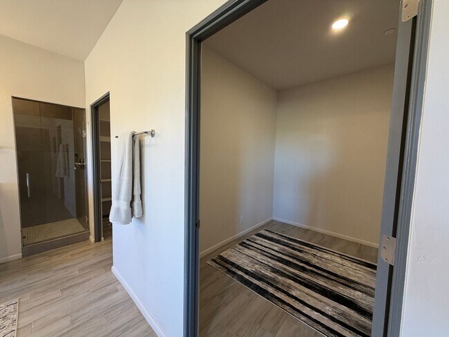 Building Photo - 14 Plano Arbolito