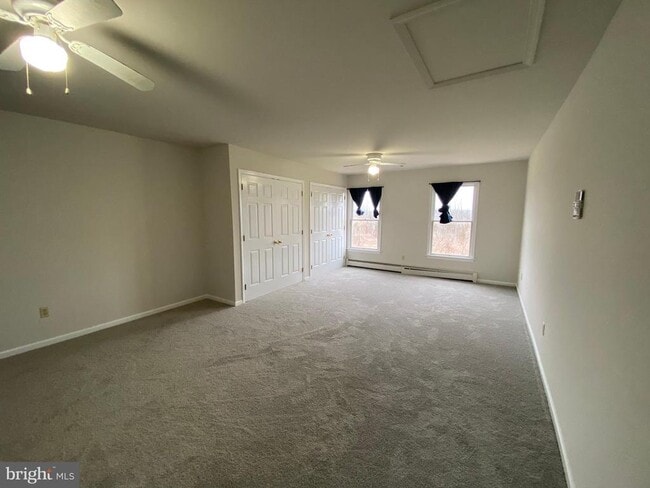 Building Photo - 2063 Hill Rd