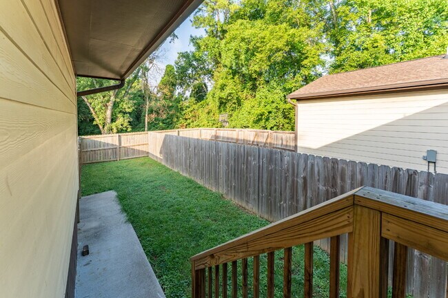 Building Photo - Donelson 3 Bedroom 2 Bath Apartment in Duplex