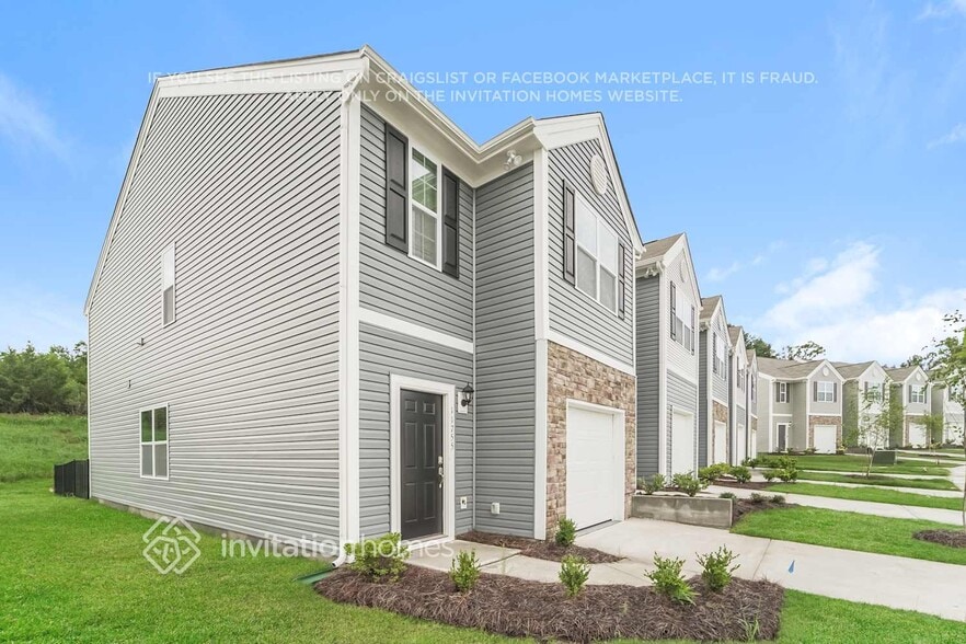 Building Photo - 11755 Brier Vlg Ln